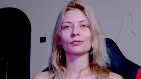 karoline121 online show from 11.04.25