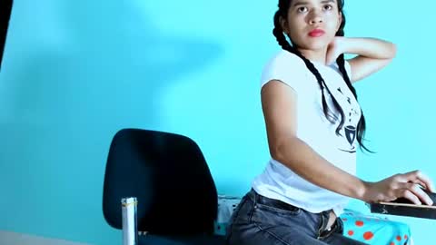 Snapshot of karolsweetvagi chatting on 06.18.26 karol online show from 06.18.26