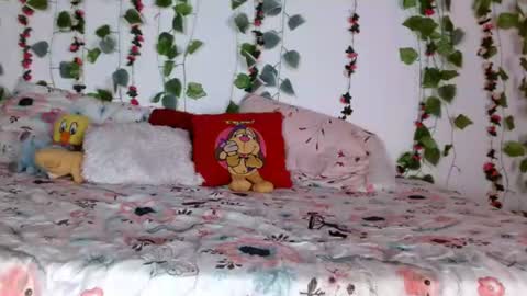 Snapshot of karolsweetvagi chatting on 06.26.26 karol online show from 06.26.26