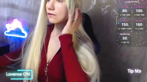 Snapshot of karolynafox chatting on 03.13.26 Caroline Fox online show from 03.13.26