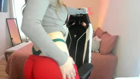 Snapshot of kassykitty29 chatting on 12.15.24 Kitty Kat online show from 12.15.24