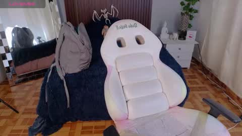 Snapshot of kataleya_29 chatting on 10.14.25 kate online show from 10.14.25