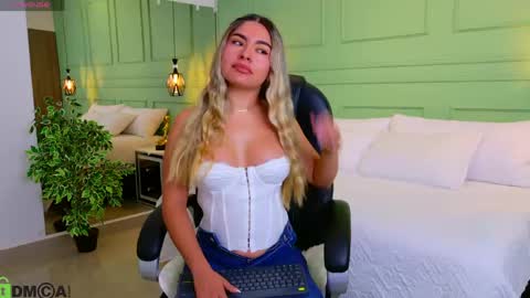 Snapshot of kataliina_18 chatting on 04.16.26 Kat online show from 04.16.26