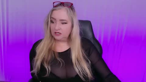 Snapshot of katdsinclair chatting on 02.17.25 Kat D Sinclair online show from 02.17.25