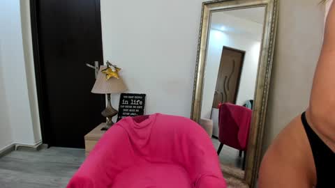 Snapshot of kate_belle chatting on 12.21.24 Kate online show from 12.21.24