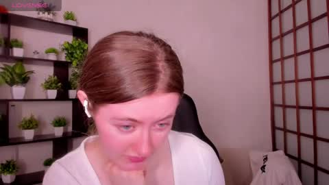Snapshot of kate_cuddle chatting on 05.08.26 Kate online show from 05.08.26