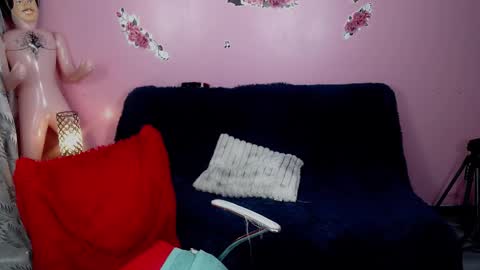 Snapshot of kate_lawrence_ chatting on 12.13.24 kate_lawrence_ online show from 12.13.24