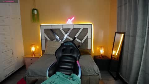 Snapshot of kate_lawrence_ chatting on 01.03.25 kate_lawrence_ online show from 01.03.25