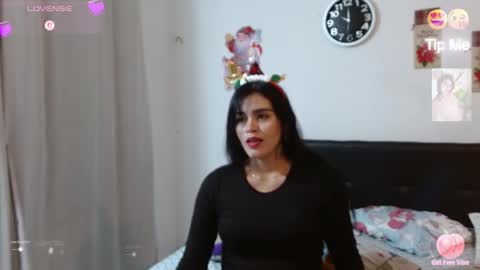 Snapshot of kateangelly chatting on 12.17.25 kateangelly online show from 12.17.25