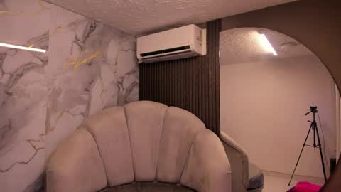 Im Katherine but call me Kate  online show from 04.08.26