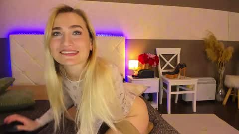 Snapshot of kateowyns chatting on 02.18.25 KateOwyns online show from 02.18.25