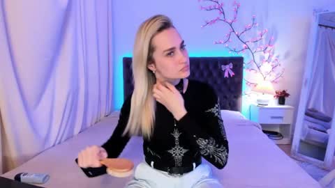 KateOwyns online show from 04.07.26