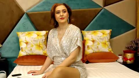 KateQueenston --  online show from 02.09.25