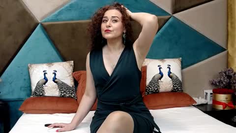 KateQueenston --  online show from 03.18.26