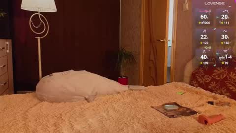 Snapshot of kateslil chatting on 12.24.24 Kate online show from 12.24.24