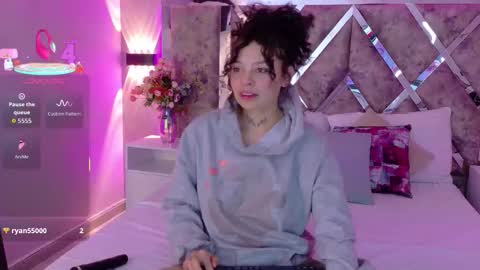 Snapshot of kathegomez_ chatting on 10.15.25 KatheGomez  online show from 10.15.25