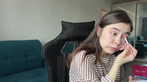 Snapshot of katheleenschraub chatting on 05.22.26 Elle online show from 05.22.26