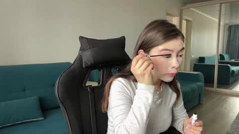 Snapshot of katheleenschraub chatting on 05.25.26 Elle online show from 05.25.26