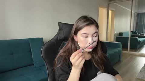 Snapshot of katheleenschraub chatting on 05.28.26 Elle online show from 05.28.26
