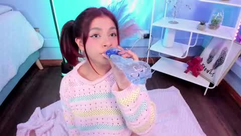 Snapshot of kathia_saenz chatting on 09.11.25 Kathia online show from 09.11.25