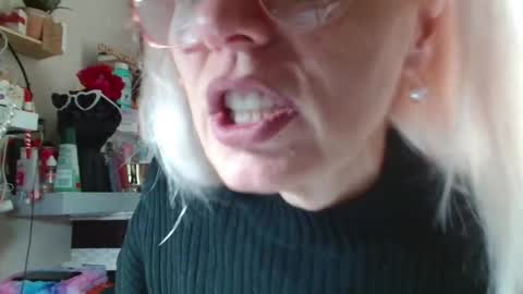 Snapshot of kathleenedwards chatting on 05.23.26 Kathleen online show from 05.23.26