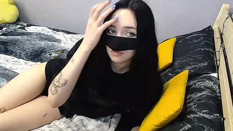 Snapshot of kathrineberry chatting on 01.28.25 KathrineBerry online show from 01.28.25