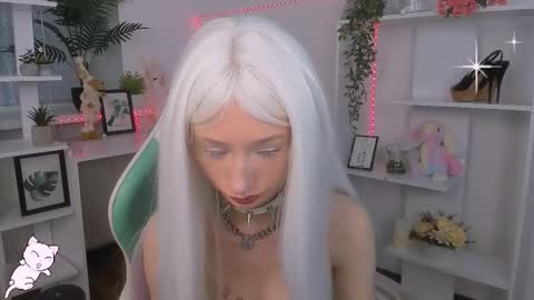 Snapshot of katia_kim chatting on 10.29.25 Katia online show from 10.29.25