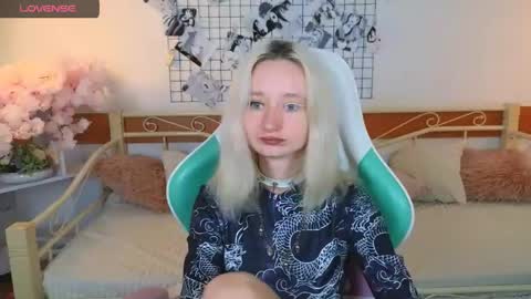 Snapshot of katia_kim chatting on 04.15.26 Katia online show from 04.15.26