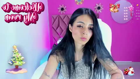 Snapshot of katia_sex25 chatting on 12.18.24 Katia  online show from 12.18.24
