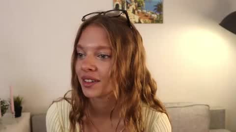 Snapshot of katie_hawkins chatting on 07.12.26 Mary online show from 07.12.26