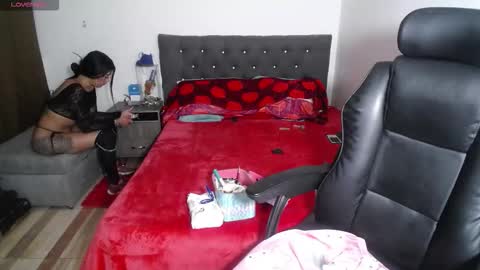 Snapshot of katik_11sexhot chatting on 10.14.25 Daniela  online show from 10.14.25