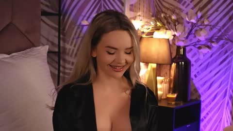 KatJolie online show from 11.25.25