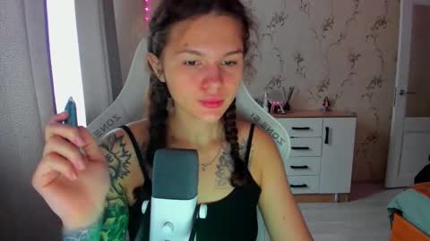 Snapshot of katrinasoul chatting on 10.14.25 Katty online show from 10.14.25