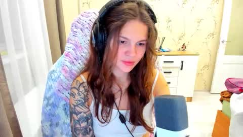 Snapshot of katrinasoul chatting on 10.19.25 Katty online show from 10.19.25