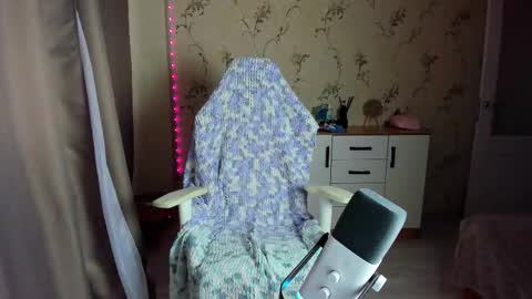 Snapshot of katrinasoul chatting on 10.27.25 Katty online show from 10.27.25