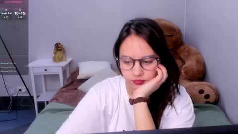 Snapshot of kattarrine_xo chatting on 02.14.25 Kate online show from 02.14.25