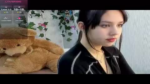 Snapshot of kattarrine_xo chatting on 03.10.25 Kate online show from 03.10.25