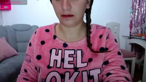 Snapshot of kattie_love chatting on 03.12.25 kattie online show from 03.12.25