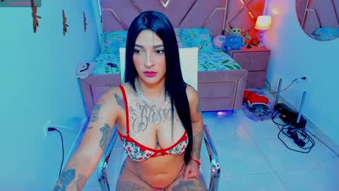 Snapshot of katylu_ chatting on 12.24.24 lilii-pety online show from 12.24.24