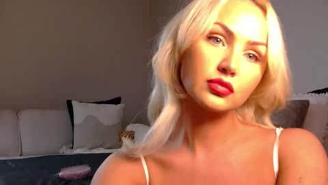 Snapshot of katyshuttt chatting on 10.24.25 Katy online show from 10.24.25