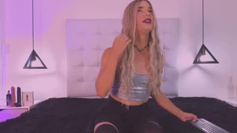 Cattleya stone online show from 02.12.25