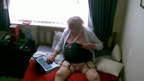 Snapshot of kayeisacd2 chatting on 10.10.25 kayeisacd2 online show from 10.10.25