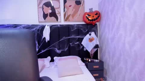 Snapshot of kayla_adams chatting on 11.01.25 Kayla online show from 11.01.25