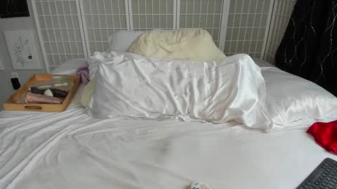 Snapshot of kaylacruise chatting on 12.30.24 Kayla Cruise online show from 12.30.24