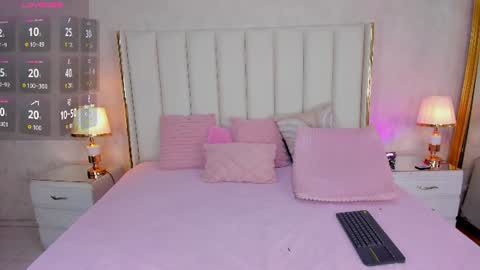 kayladavies_ online show from 06.26.26