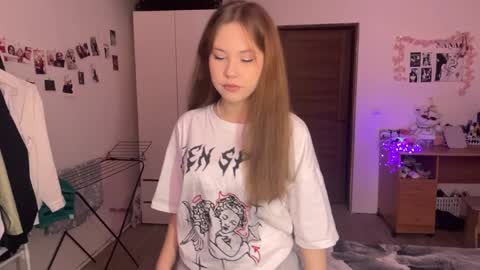 Snapshot of kaylawulfing chatting on 04.25.26 Nyelle online show from 04.25.26