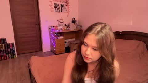 Snapshot of kaylawulfing chatting on 05.12.26 Nyelle online show from 05.12.26