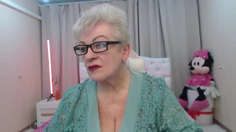 kaylesmoll online show from 04.22.26