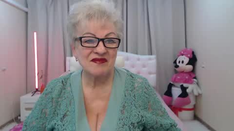 kaylesmoll online show from 04.24.26