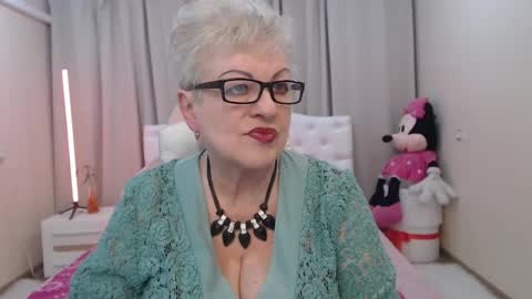 kaylesmoll online show from 05.12.26